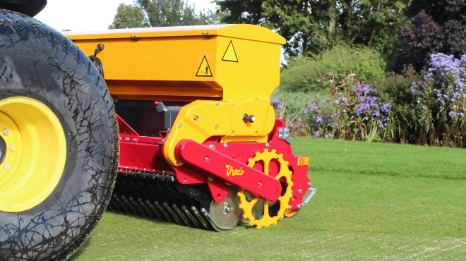 Vredo Doorzaaimachine breed, Grastotaal.nl