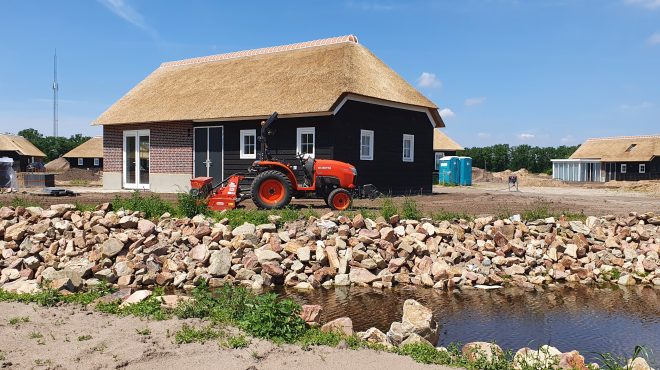 Wijchen. (Aanleg gazon bij vakantiepark door Grastotaal.nl)