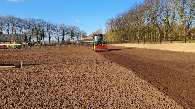 Wijchen. ( Gras inzaaien door Grastotaal.nl)