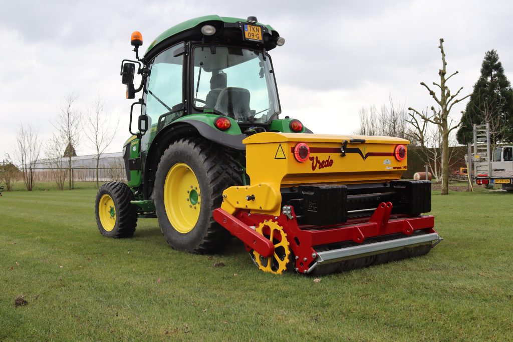 Vredo doorzaaimachine van Grastotaal in actie