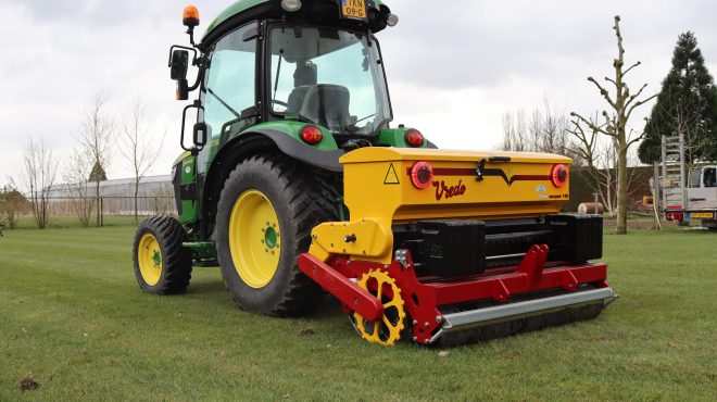 Vredo doorzaaimachine van Grastotaal in actie