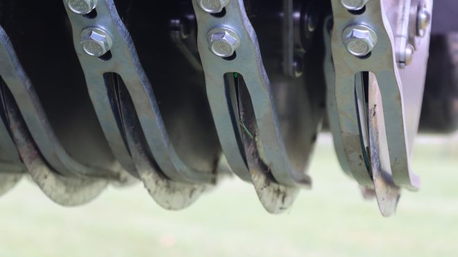 Gras doorzaaien op kale plekken_Grastotaal.nl