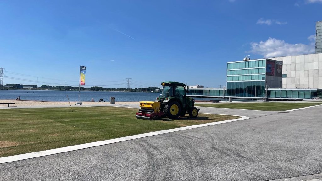 Gazon onderhoud in Almere door Grastotaal