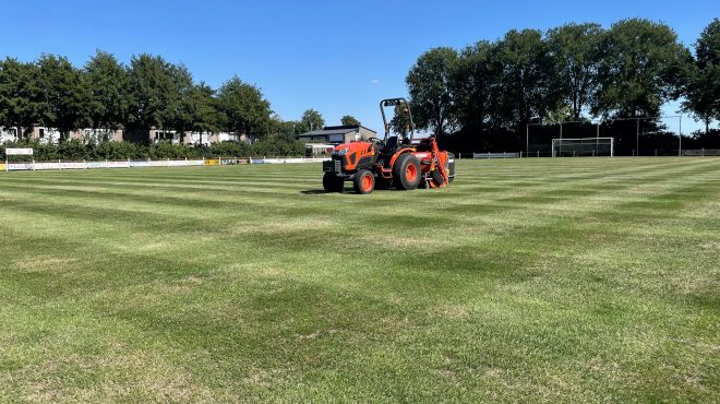 Gras verticuteren door Grastotaal